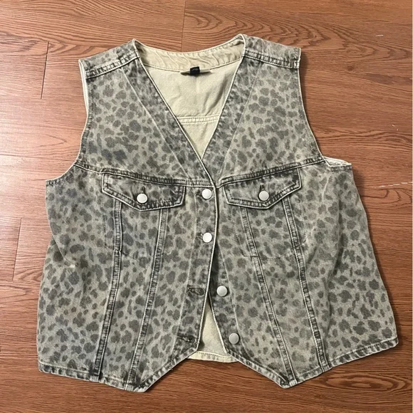 Leopard Print Denim Vest - Picture 1 of 3
